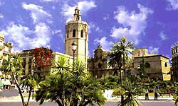 Beautiful downtown Valencia is dotted with orange trees--a great place to teach English!