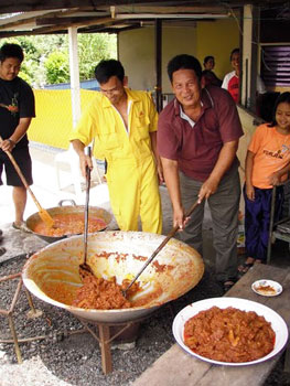 Preparing beef and chicken rendang for Hari Raya Aidilfitri