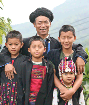 An Akha family in Doi Chaang