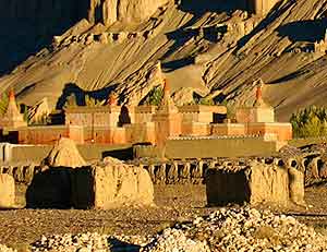 The ruins contain well preserved examples of Tibetan art.