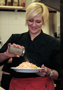 Seasoning tapas at the Taberna Dona Casta 