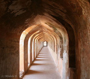 A passage in the labyrinth in Bara Imambara