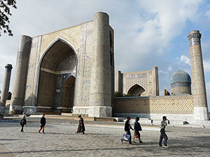 Rush hour at Bibi Khanym