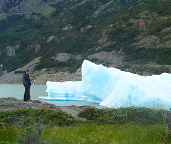 Everything in this landscape is so big that it is difficult to appreciate the size of the icebergs - until you get close to them (photo by N. de Bueger)