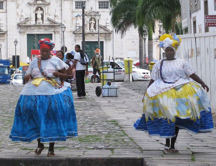 Baianas dressed in traditional hoop skirts