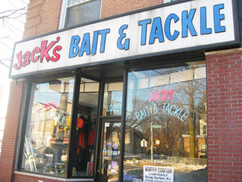 If you're not in the mood to join a yacht club, you can rent a boat at Jack's Bait & Tackle