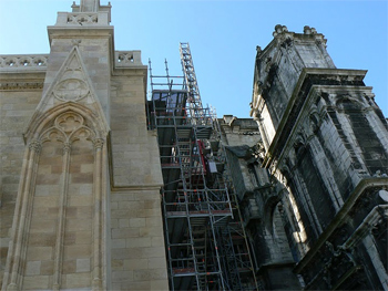 The basilica in Bordeaux was being cleaned, as you can see on the left and the right sides.