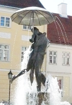 The 'Students Kissing' fountain in the city square in Tartu, designed by Mari Karmin