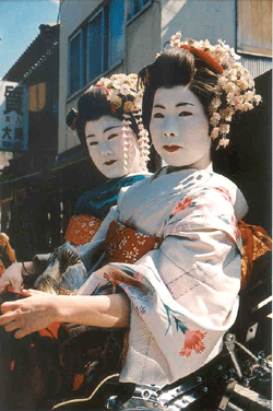 Girls playing geishas dress up in Japan. photo: Sally Maud