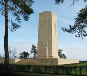 The Blanc Mont American Memorial Monument in Sommepy-Tahure commemorates the Champagne battles where 70,000 American soldiers took part in the fighting. It was designed by the architect Arthur Loomis Harmon of New York.