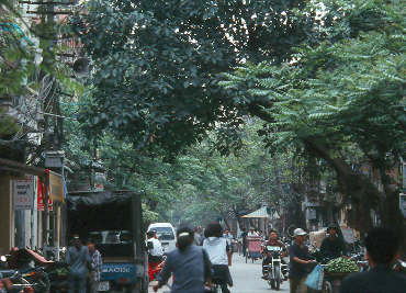 Midday traffic in Hang Bo Street.