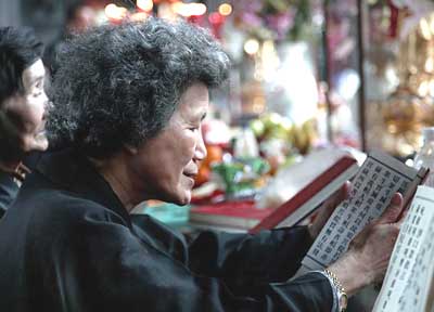 A woman reading at the Lungshan Temple