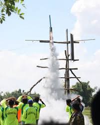 A successful launch rips into the air near Buddha park. Photos by Kenton Molloy. Bun Bang Fai