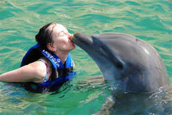Kissing Nuk in Cancun. 