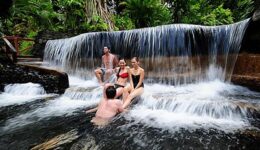 costa-rica-family