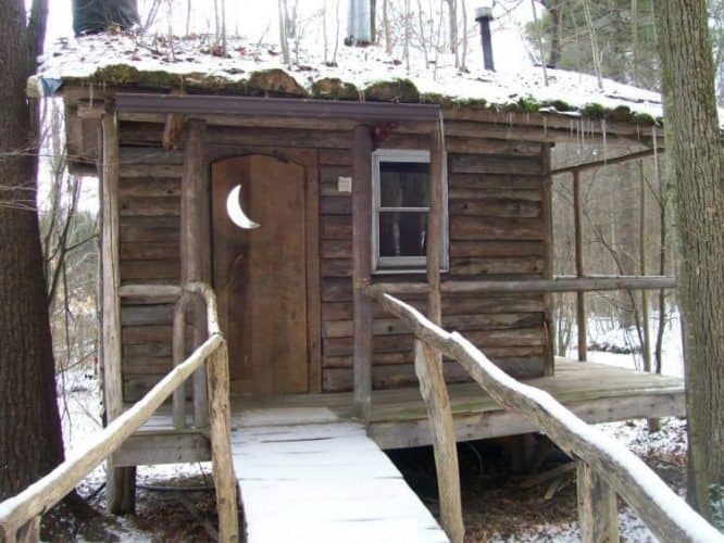 Only the Love Shack has its own bathroom, for the rest they use this communal shower bathroom.