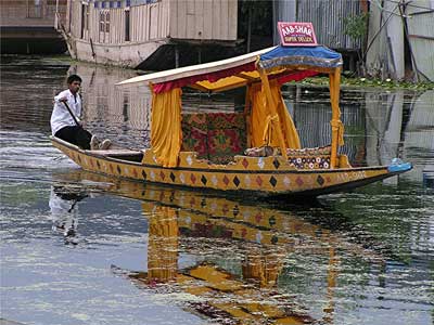 Vale of Kashmir: Idyllic Locale of Uncommon Beauty 10 A shikara