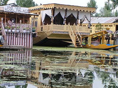 Vale of Kashmir: Idyllic Locale of Uncommon Beauty 13 Mughal House