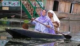 kashmir-BabesBoat