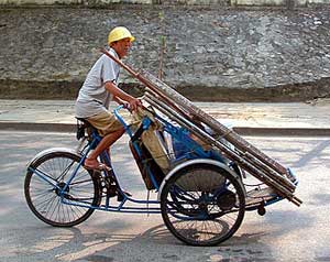 Volunteering in Vietnam: Spontaneity and Generosity 4 Da Nang street scene - photo by Graham Fyfe