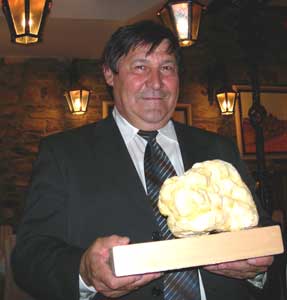 Gianearlo Zigante with his world-record truffle