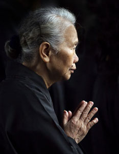 A worshipper at the Lungshan Temple