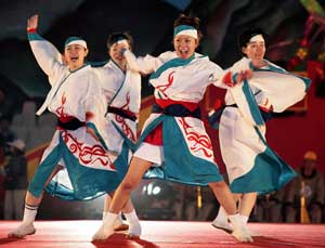 Dancers at the Lantern Festival in Tainan Taiwan - photos by Paul Shoul