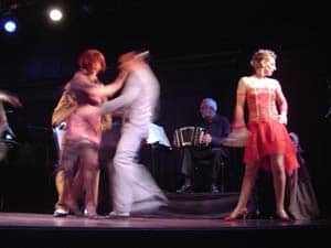 Buenos Aires: Paris of the South 1 Doing the tango in Buenos Aires. photos by Sonja Stark.