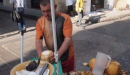 coconut vendor cartagena