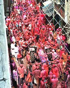 India's Holi Festival: All in the Name of Fun 2 A view from the rooftops