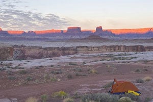 Setting up camp in the final minutes of illumination at Canlestick campground