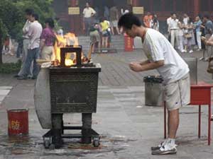 A man praying at the Tibetan Buddhist Lama Temple