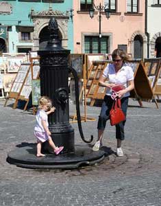 A little girl and her mother in the Old Town