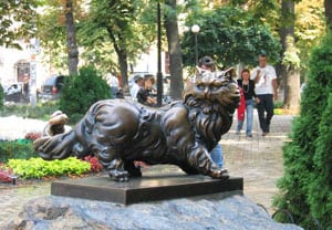 Ukraine: A Three-Day Adventure in Sunny Kiev 6 The Panteleymon Cat: tourists rub his ears and make a wish.