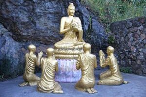 statues