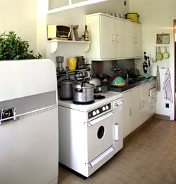 Normandy's D-Day Beaches and Interesting Museums 5 Fifties Show Apartment in Le Havre.