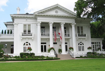 Montgomery, Alabama: The South's Capital City 3 The Neo-Classical Governor's Mansion was built in 1907.