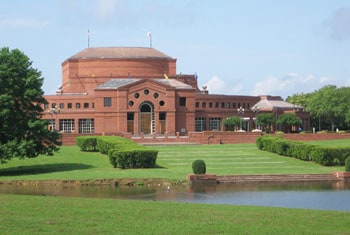 Montgomery, Alabama: The South's Capital City 7 The Alabama Shakespeare Festival is located in Blount Memorial Park.