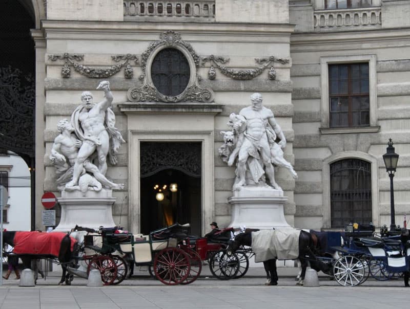 Vienna, Austria: Swan Lake, Schnitzel and Strudel 2 Horse-drawn carriages in front of the Hofburg Imperial Palace in Vienna, Ausstria