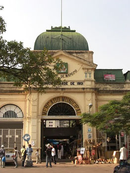Mozambique: A Cultural Tour of Maputo 6 The entrance to the Municipal Market