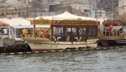 Fish market boat