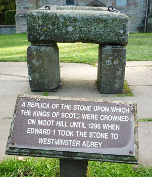A replica of hThe Stone of Scone on Moot Hill