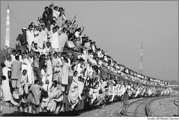 The Titanic Awards: Celebrating the Worst in Travel 6 A very crowded train in Pakistan