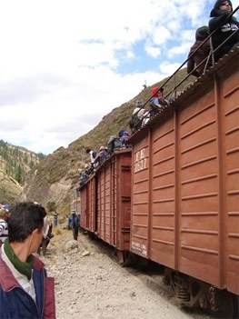 Riobamba, Ecuador: Riding Down the Devil's Nose 1 The dusty train to Riobomba