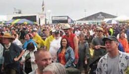 happy-crowd