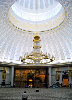 The interior of the Omar Sultan Ali Saiffuddin Mosque