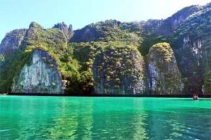 Phi Phi Islands, Thailand: Beauty and a Bummer pileh-lagoon