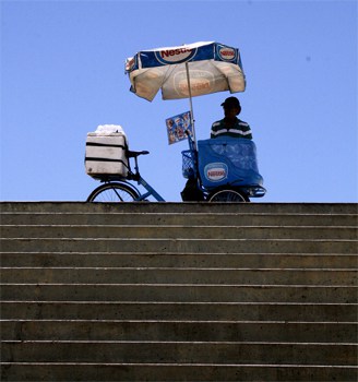 Long Brazilian Road Trips: 8 Helpful Suggestions 10 Ice cream vendor in Recife.