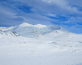 View of Brakdålsbe?lgen and Smiukampen Rondane Mountains