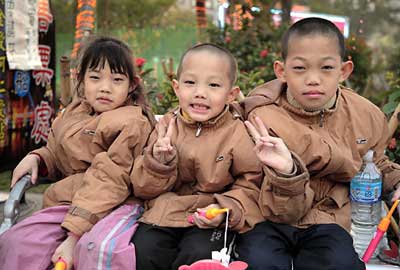 Children sitting by the Love River